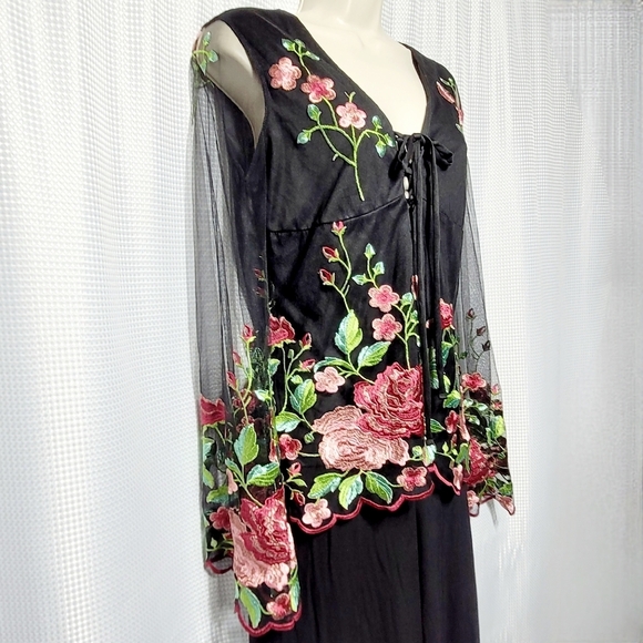 VENUS Rose Embroidered Tie Front Sheer Bell Sleeve Scallop Edge Blouse (XS) - Picture 7 of 10